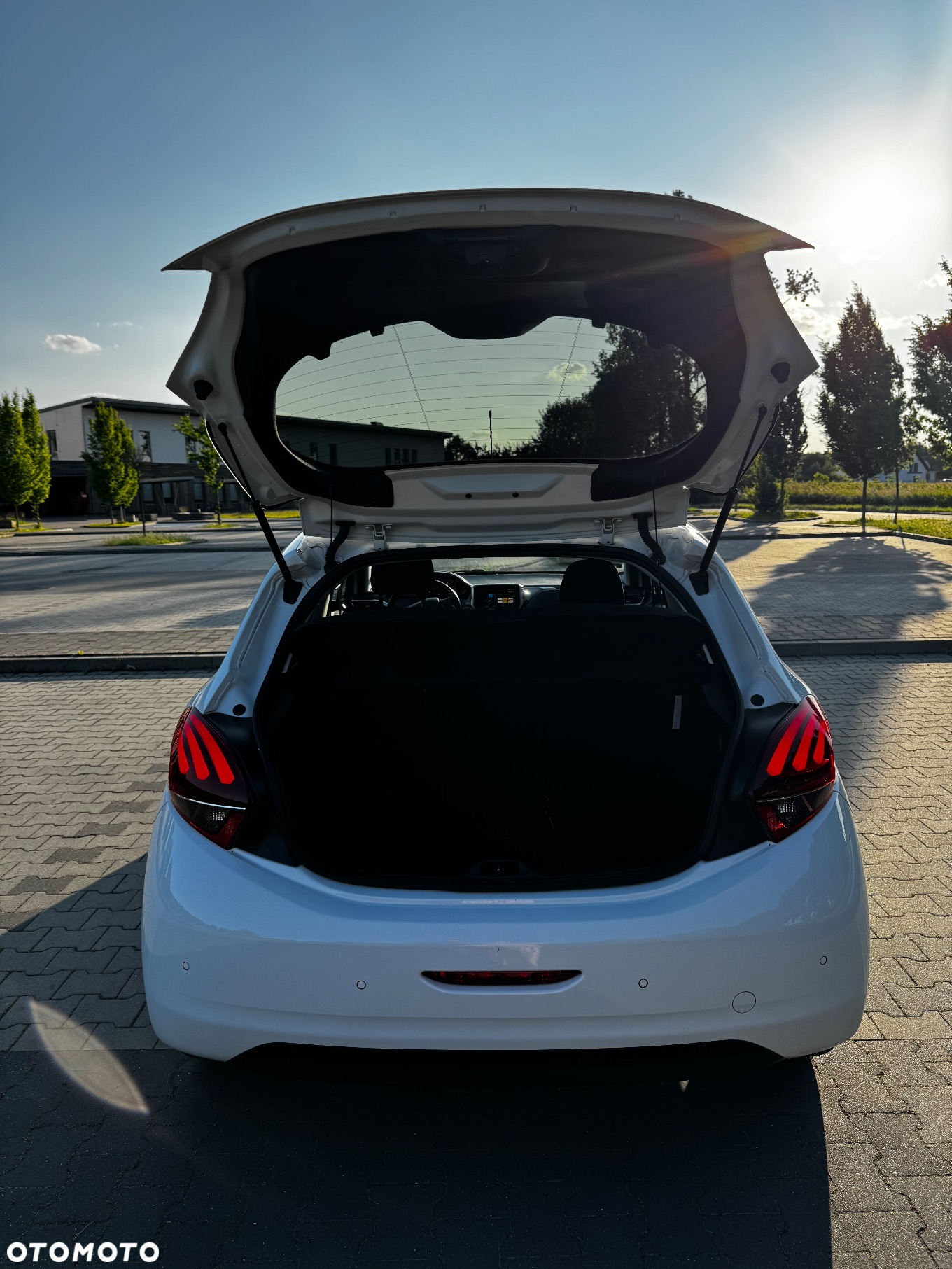 Peugeot 208 - 16