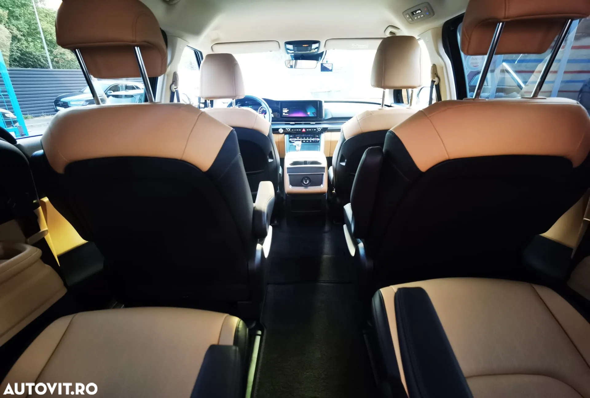 Kia Carnival - 26