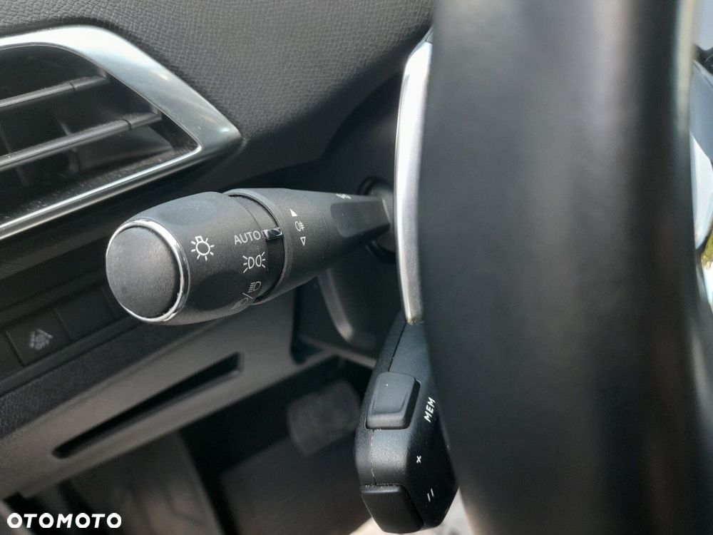 Peugeot 3008 1.2 PureTech mHEV Allure Pack S&S e-DCS6 - 14