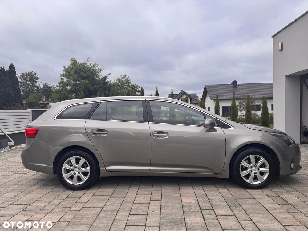 Toyota Avensis 1.8 Style MS - 6