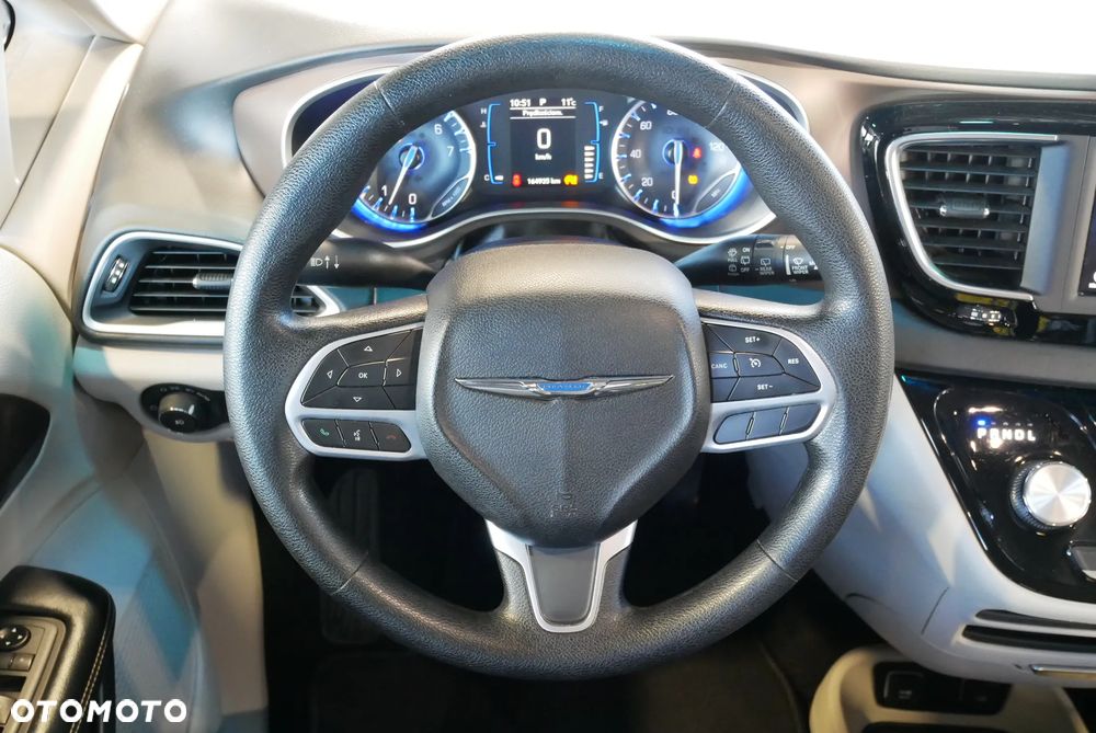 Chrysler Pacifica - 22