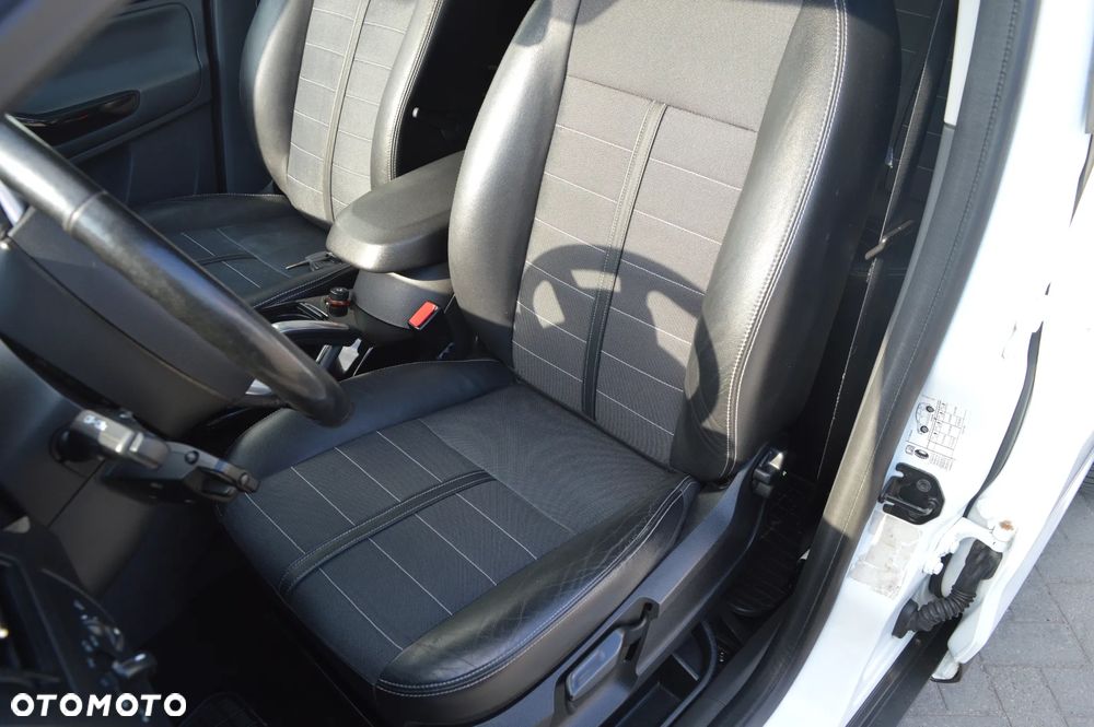 Ford Kuga 2.0 TDCi 2x4 Titanium - 23