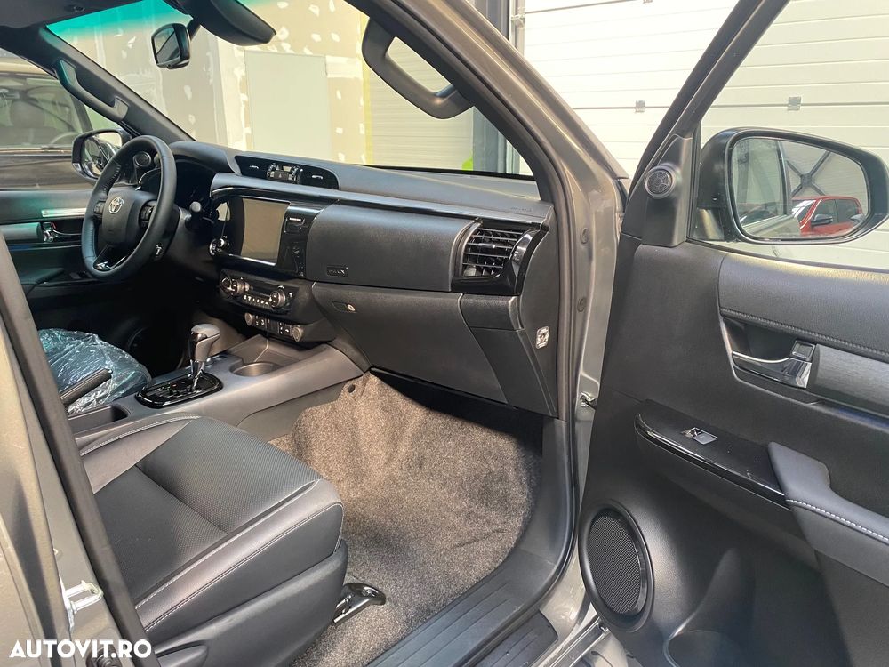Toyota Hilux 2.8D 204CP 4x4 Double Cab AT MHEV Invincible - 17