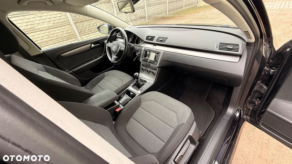 Volkswagen Passat 2.0 TDI Comfortline - 25
