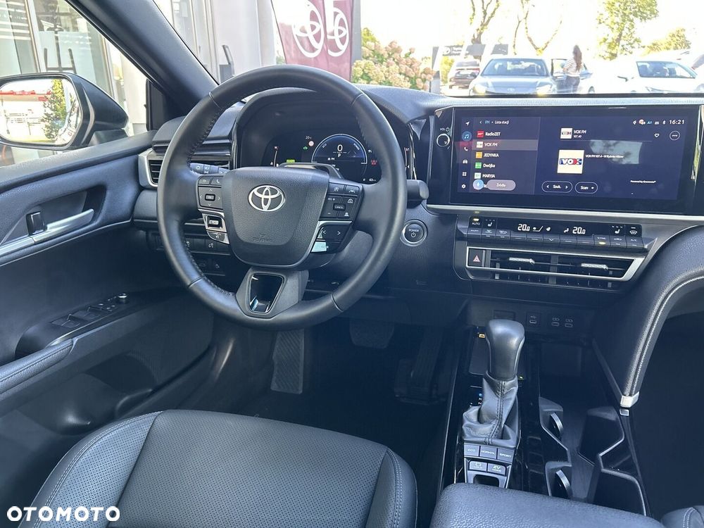Toyota Camry - 12