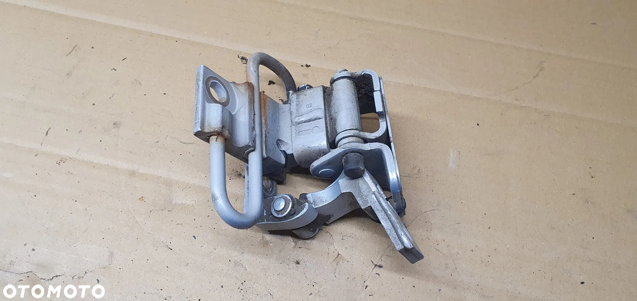 Zawias zawiasy drzwi prawy przód para Audi A4 B6 8E0831412 - 3