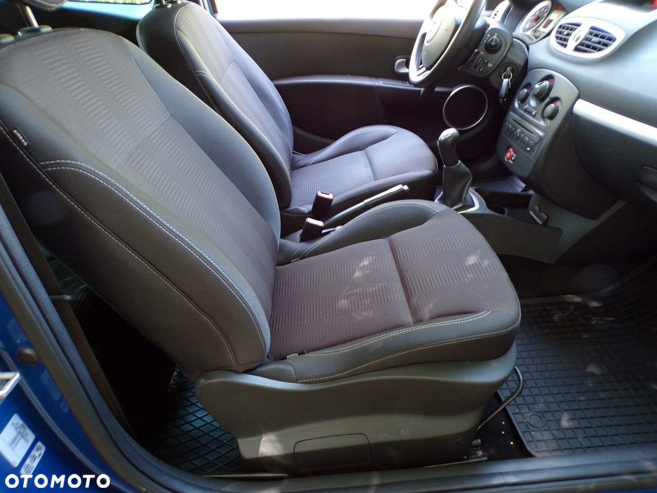 Renault Clio - 27
