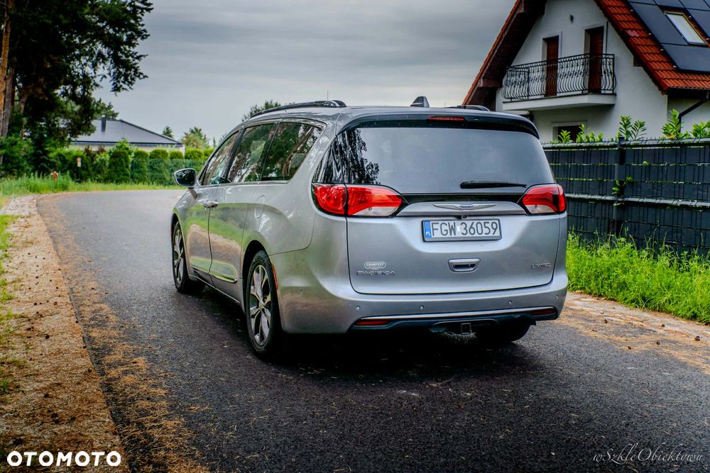 Chrysler Pacifica - 3
