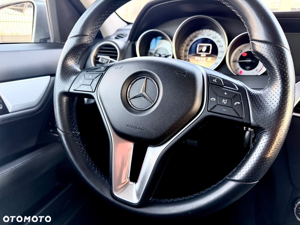 Mercedes-Benz Klasa C 220 CDI DPF BlueEFFICIENCY 7G-TRONIC Avantgarde Edition - 21