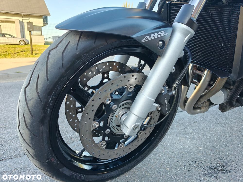 Suzuki GSR - 19