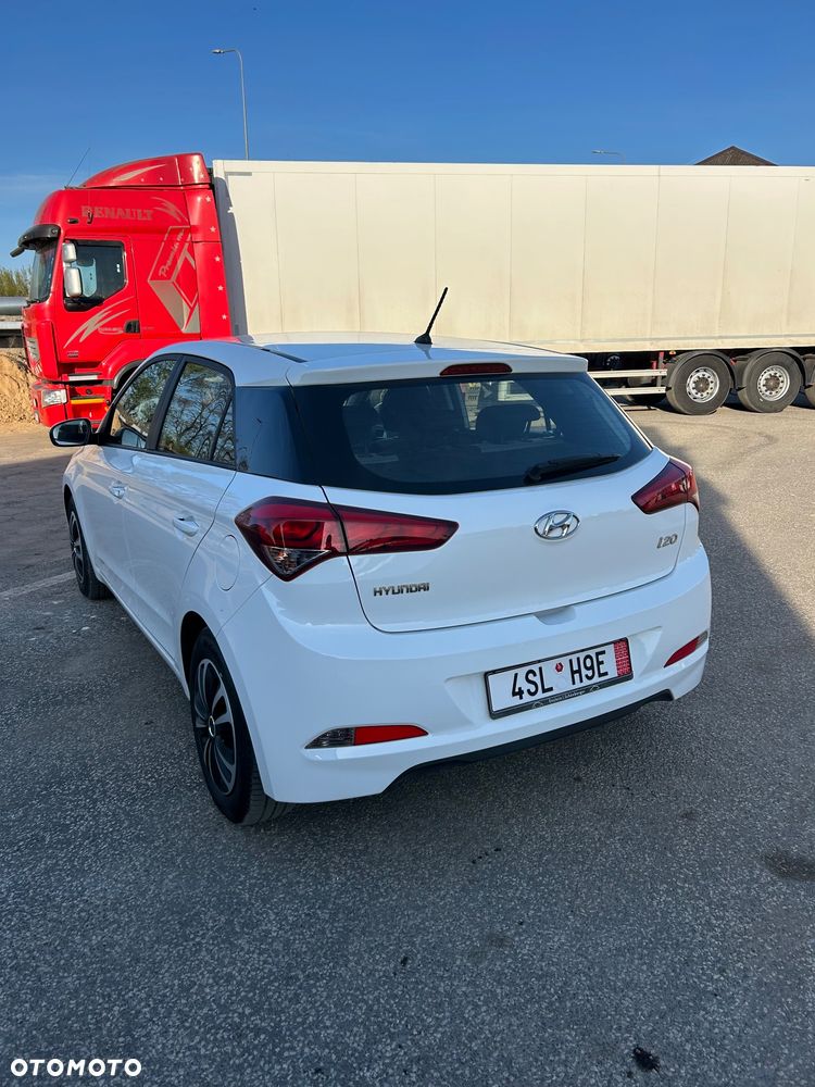 Hyundai i20 blue 1.2 - 9