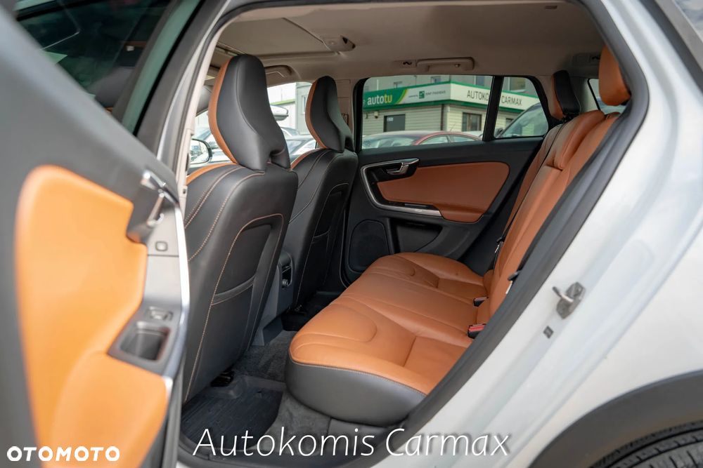 Volvo V60 Cross Country T5 AWD Summum - 26