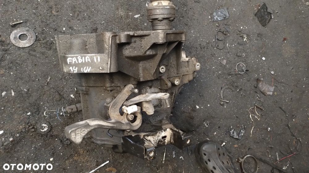 SKODA FABIA II 1,4 16V skrzynia biegów 02T301103AB - 1