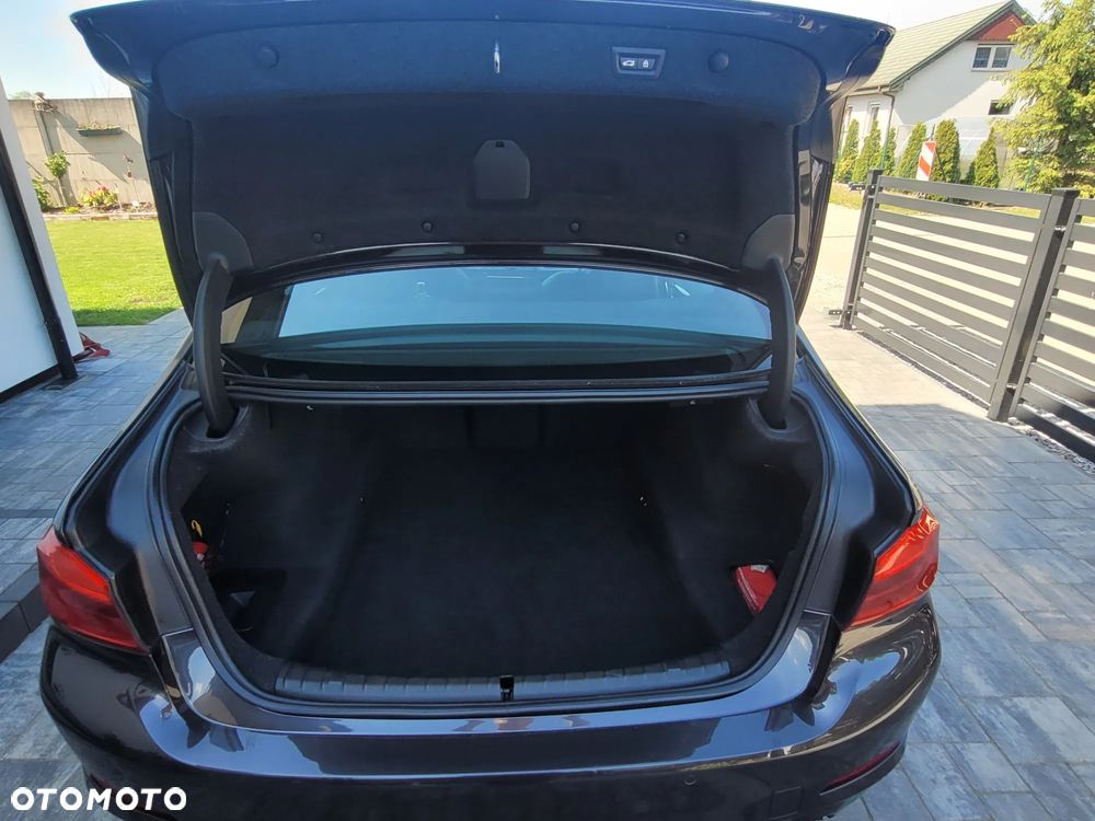 BMW Seria 5 530i xDrive Sport Line - 22