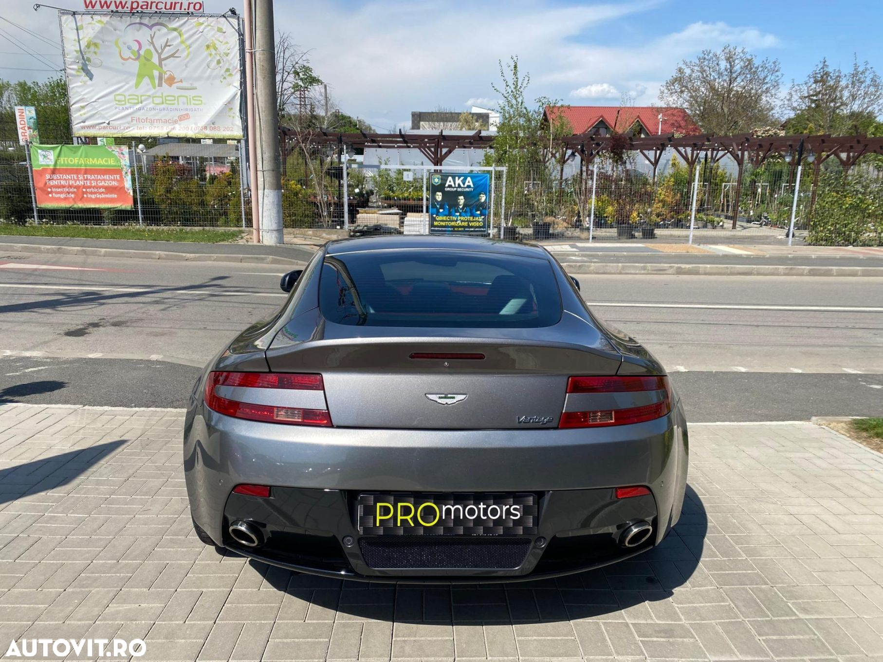 Aston Martin V8 Vantage - 6