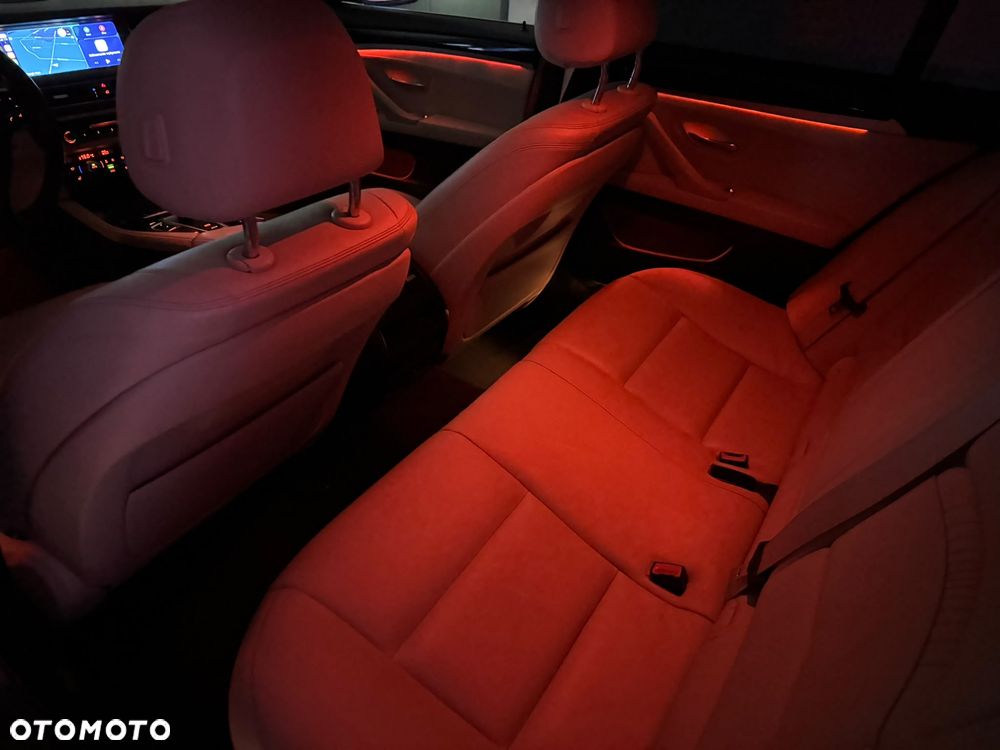 BMW Seria 5 518d - 25