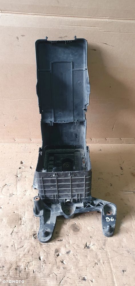 Obudowa podstawa akumulatora VW Passat B6 1K0915443A 1K0915333C 1K0915335C 1K0915336B - 1
