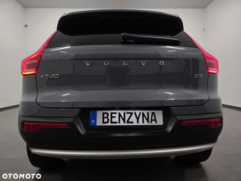 Volvo XC 40 B3 B DKG Ultra Dark - 38