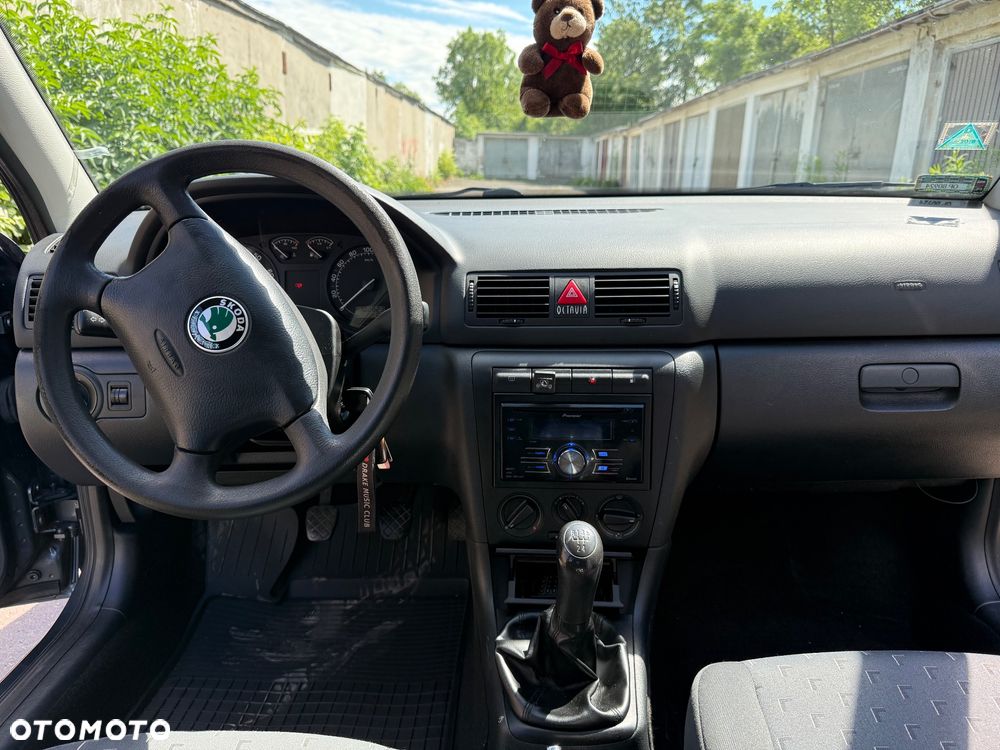 Skoda Octavia 1.6 Tour - 9