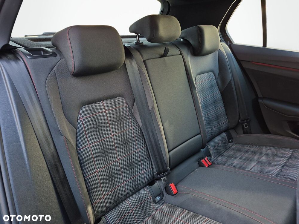 Volkswagen Golf - 27