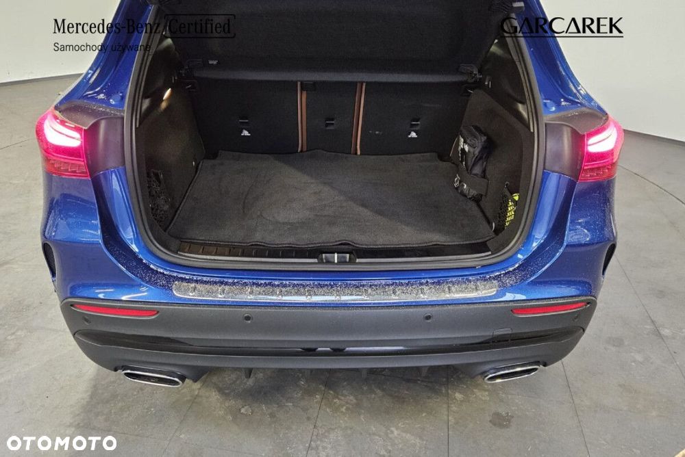 Mercedes-Benz GLA - 11