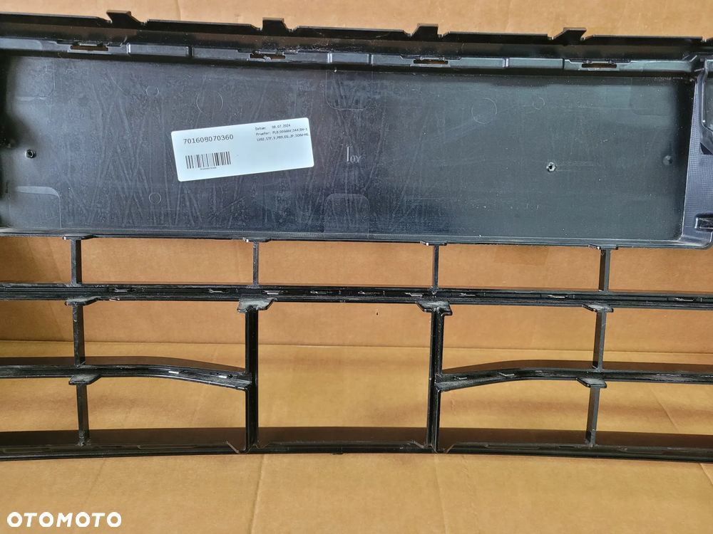 KRATKA ZDERZAKA ŚRODKOWA VW PASSAT B9 3J0853677B 3J0853677D - 4