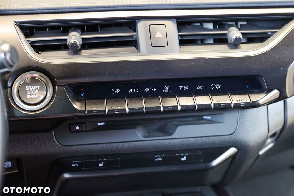 Lexus UX 200 GPF F Impression 2WD - 38