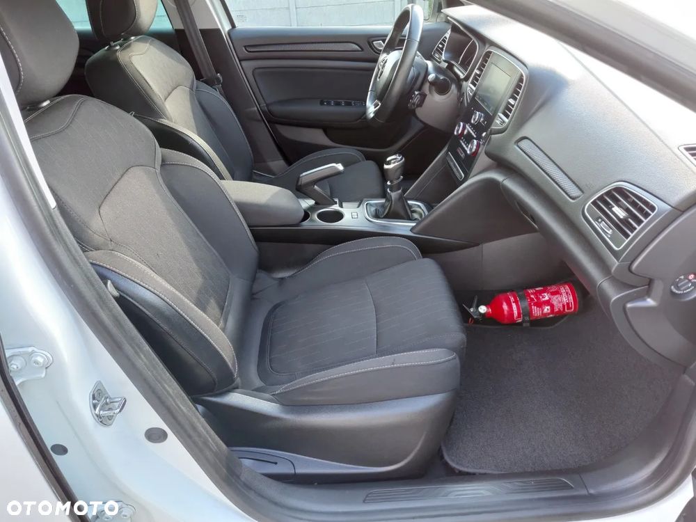 Renault Megane TCe 140 GPF LIMITED - 17