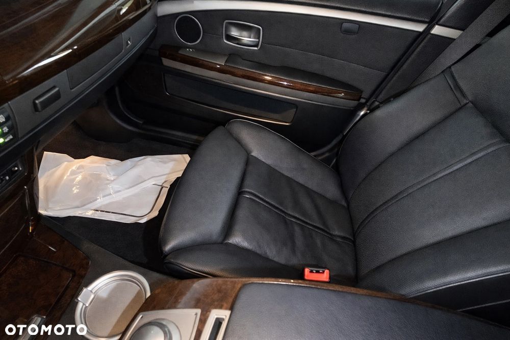BMW Seria 7 745Li - 16