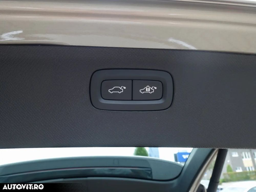 Volvo XC 90 T8 AWD Ultra Bright - 29