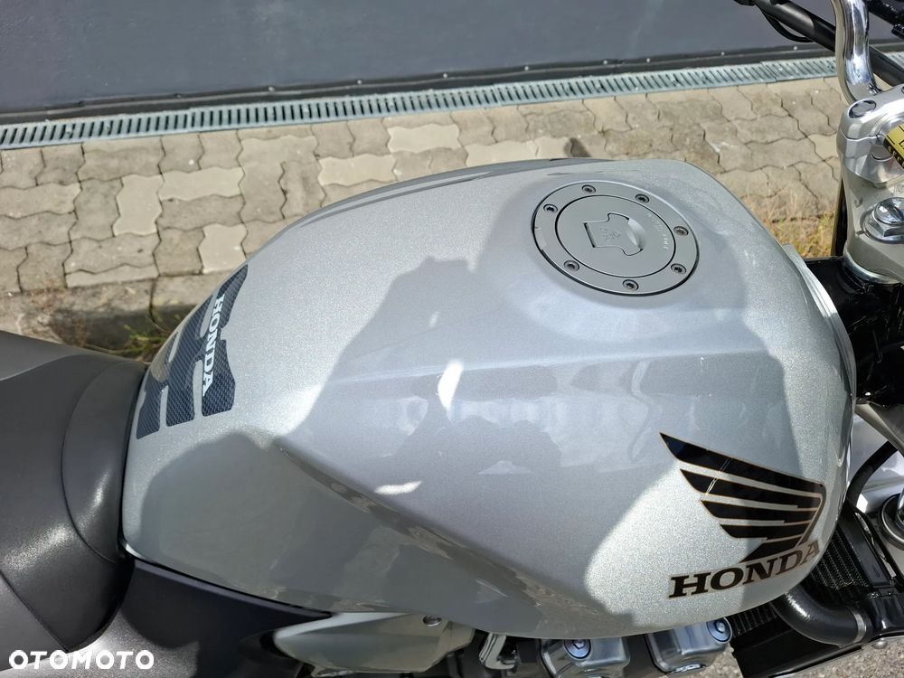 Honda CB - 24