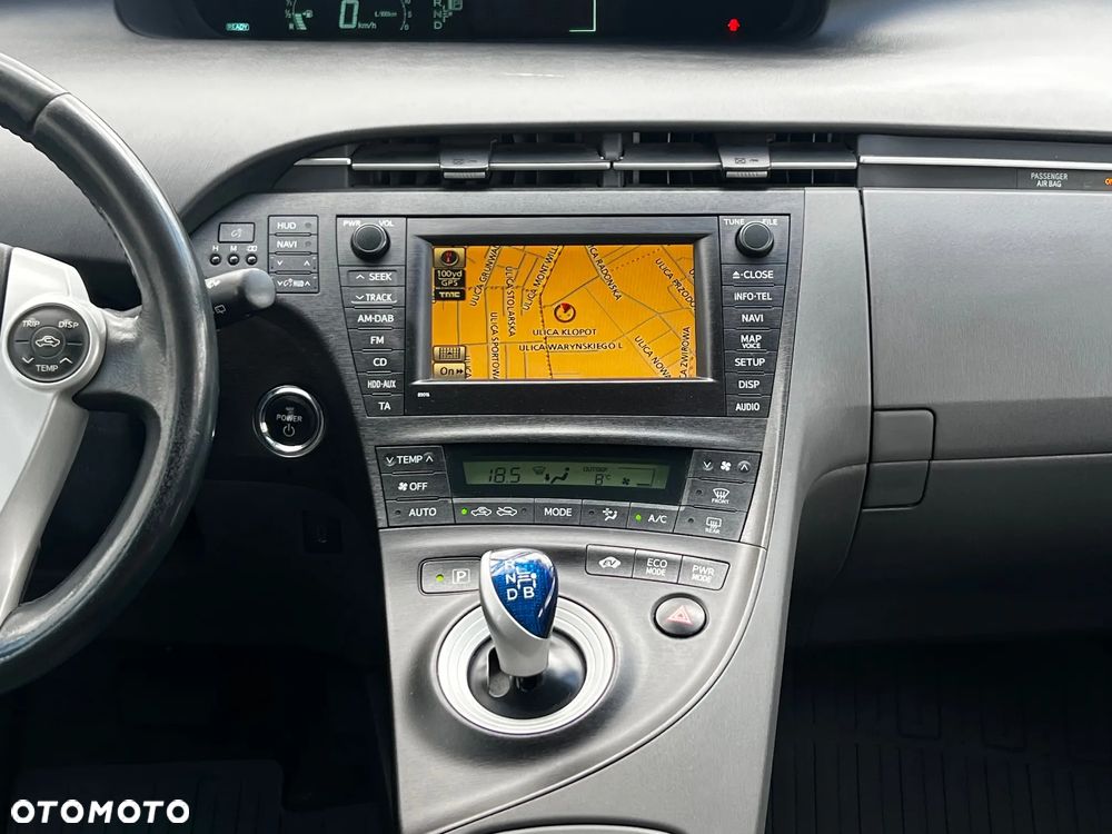 Toyota Prius (Hybrid) Executive - 12