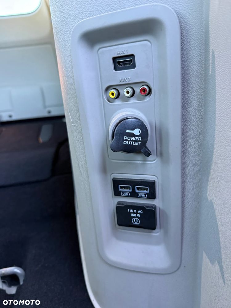 Chrysler Town & Country 3.6 Touring - 22