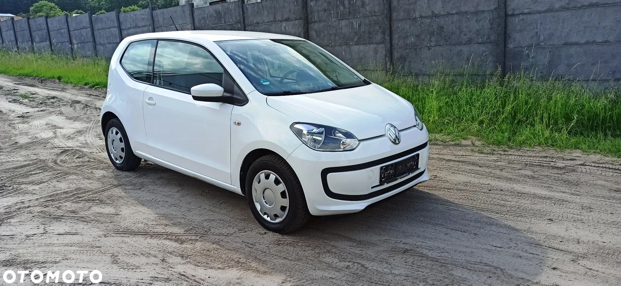 Volkswagen up! (BlueMotion Technology) move - 1