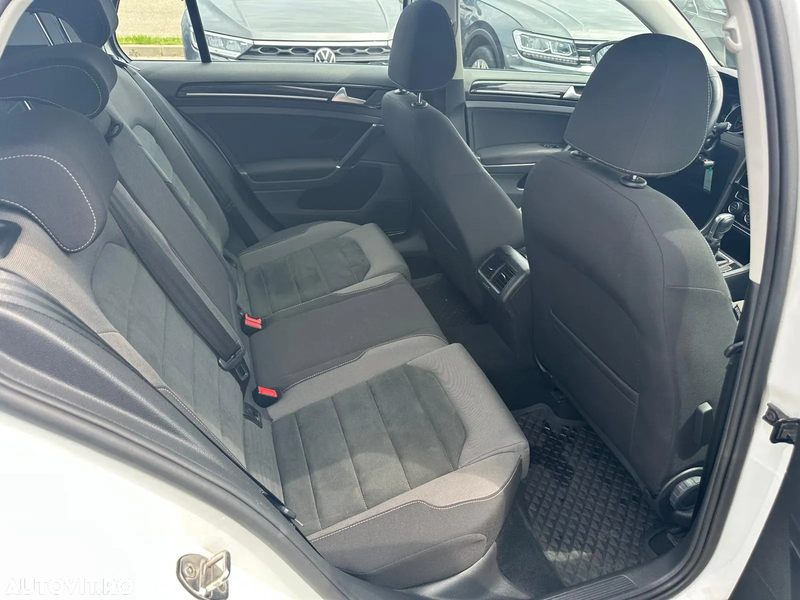 Volkswagen Golf 1.6 TDI DSG Highline - 12