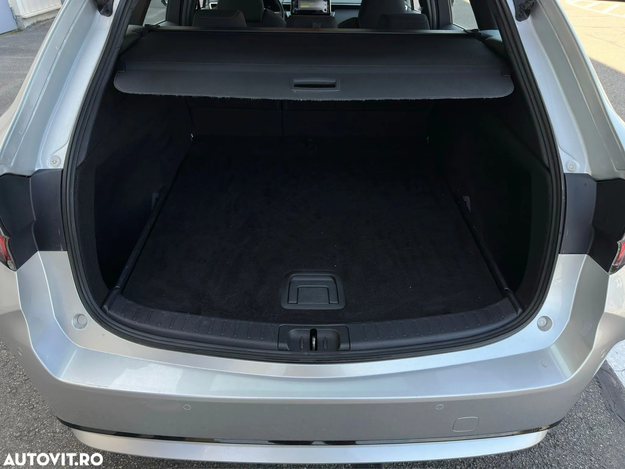 Toyota Corolla 1.8 HSD Dynamic - 30