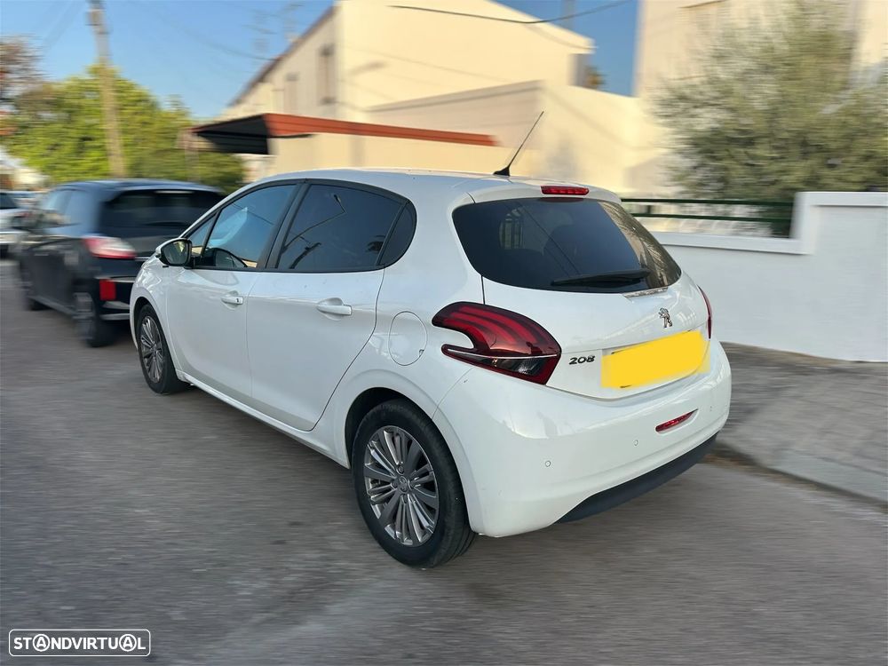 Peugeot 208 1.2 PureTech Signature - 5