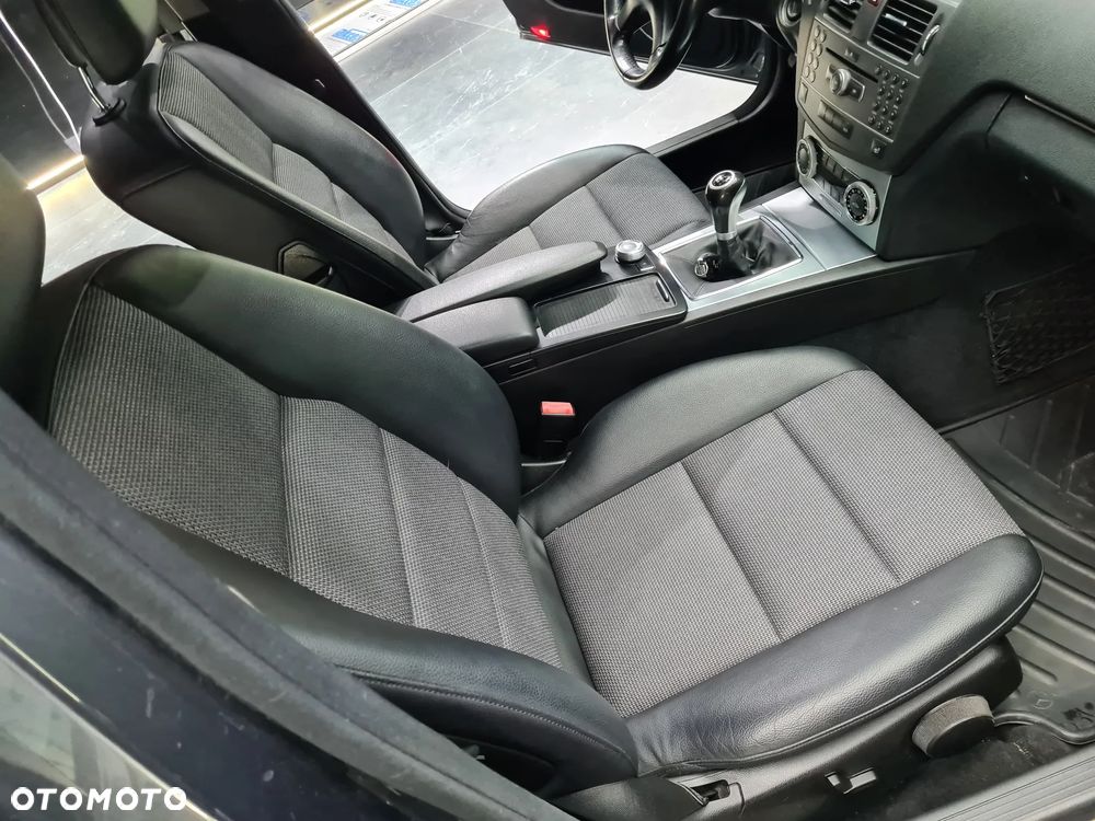 Mercedes-Benz Klasa C 180 BlueEFFICIENCY Avantgarde - 12