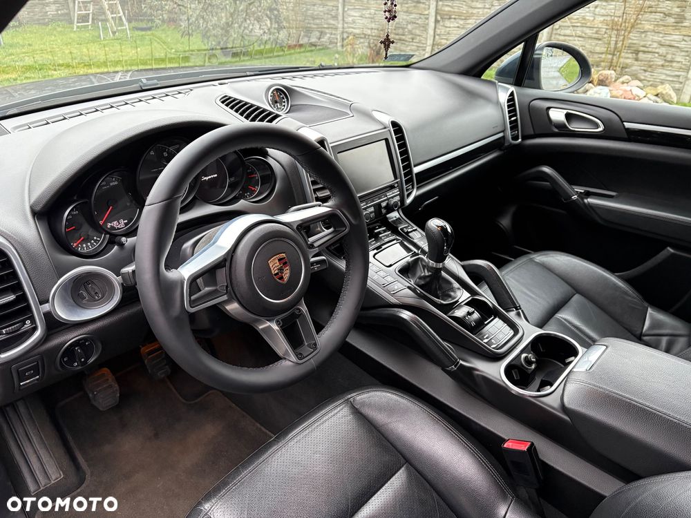 Porsche Cayenne Platinum Edition - 24