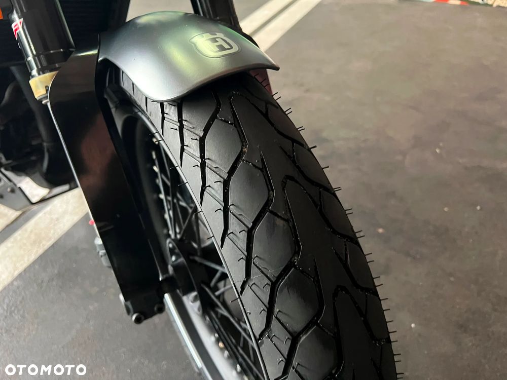 Husqvarna Svartpilen - 14