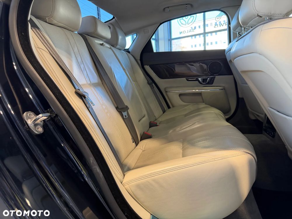 Jaguar XJ 3.0 V6 Kompressor AWD R-Sport - 18