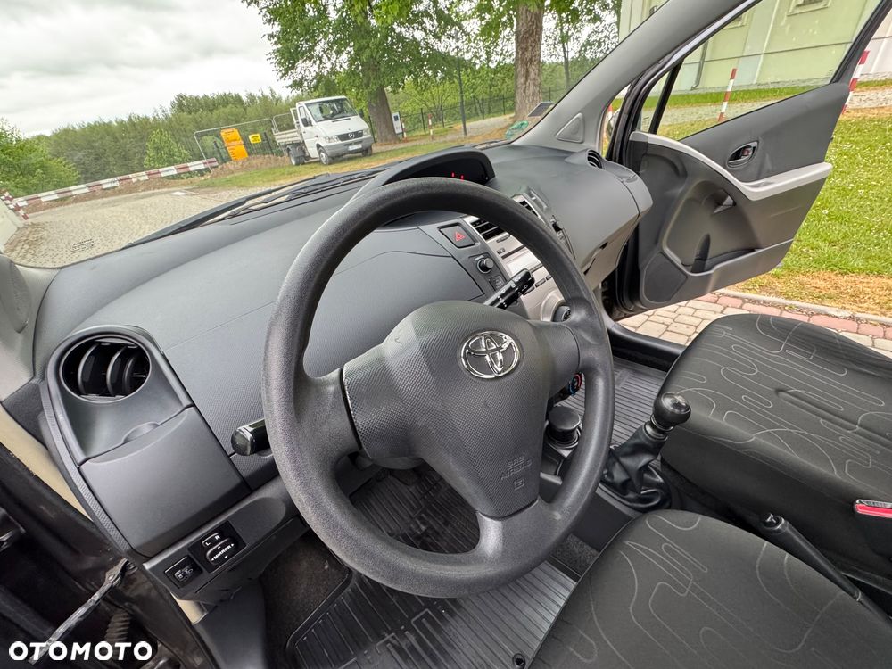 Toyota Yaris - 36