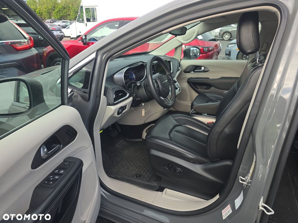 Chrysler Pacifica - 6