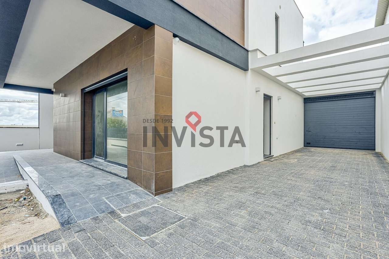 Moradia nova com 3 suites e com arquitectura moderna - Grande imagem: 4/34