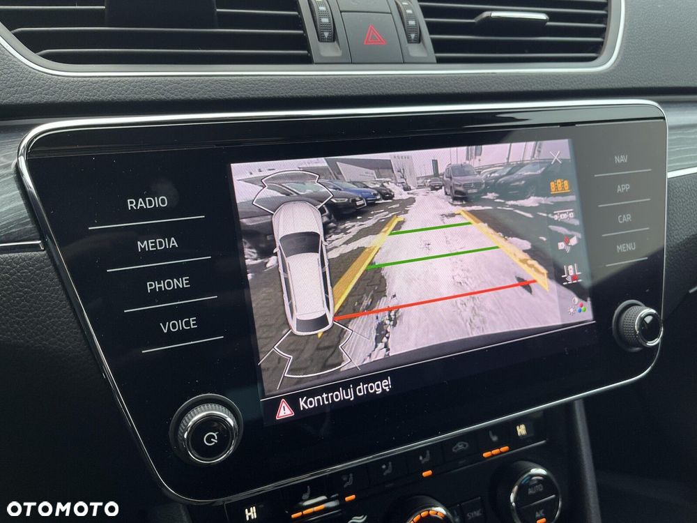 Skoda Superb 2.0 TDI SCR Style DSG - 25