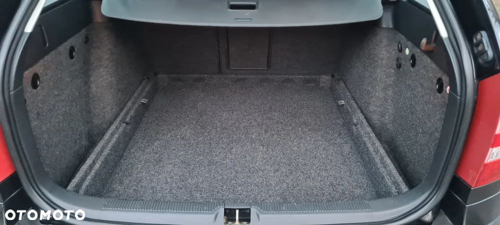 Skoda Octavia 1.6 Combi - 16