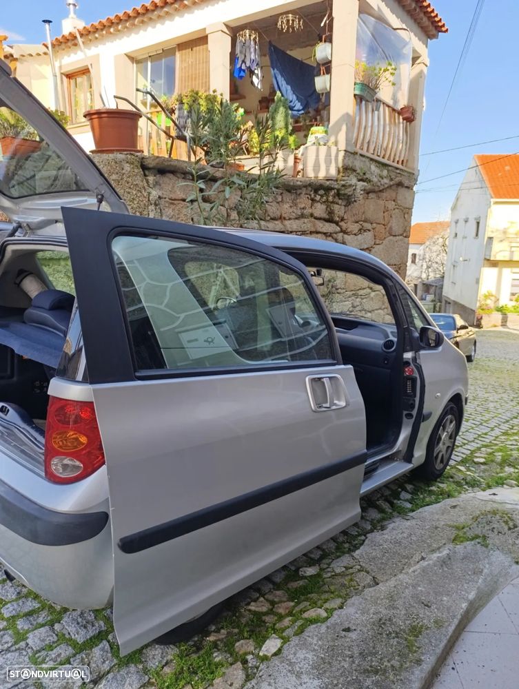 Peugeot 1007 1.4 HDi Urban - 14