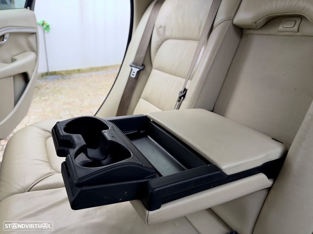 Volvo V70 2.4 D5 Momentum - 44