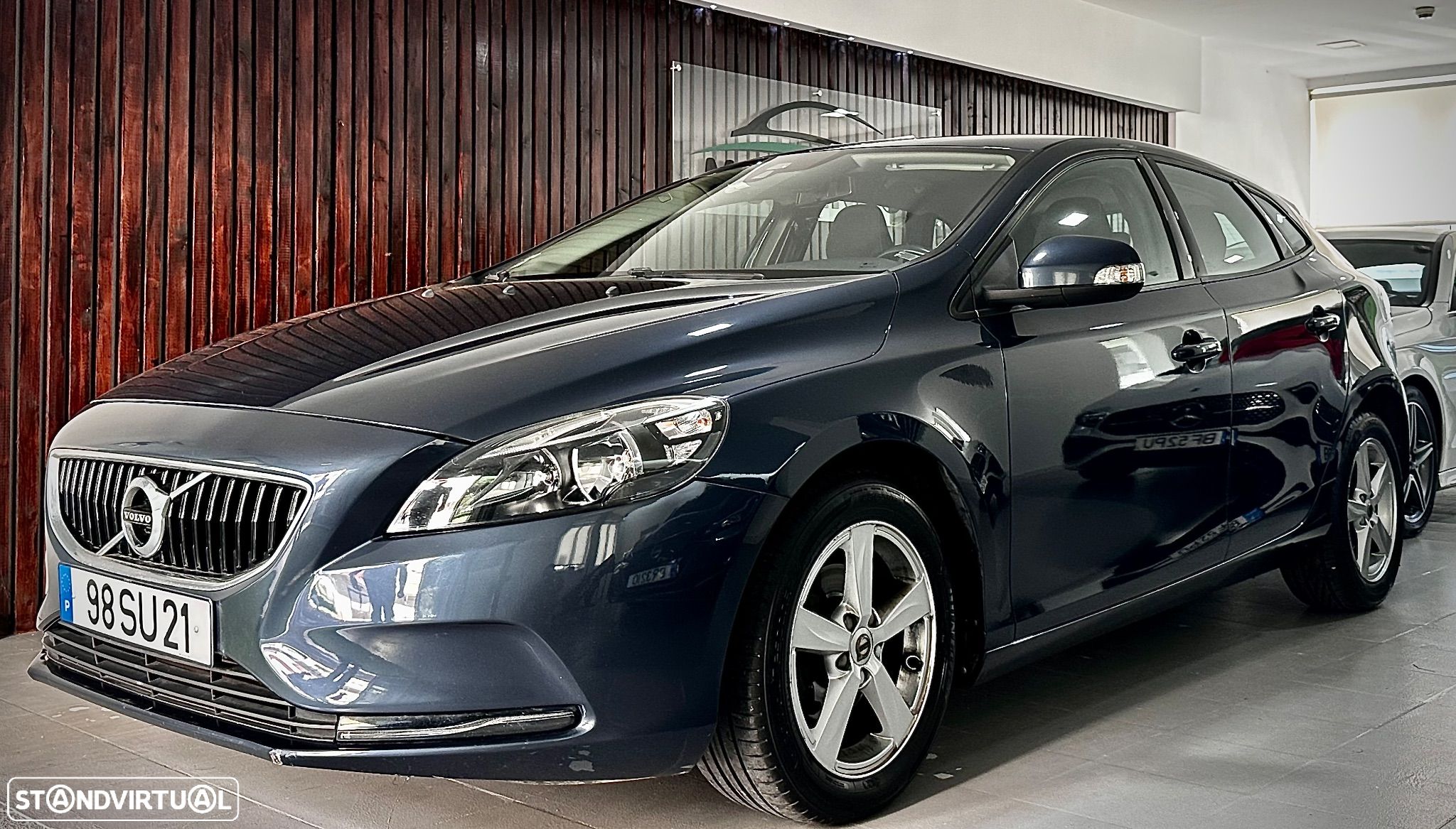 Volvo V40 2.0 D2 Kinetic - 1