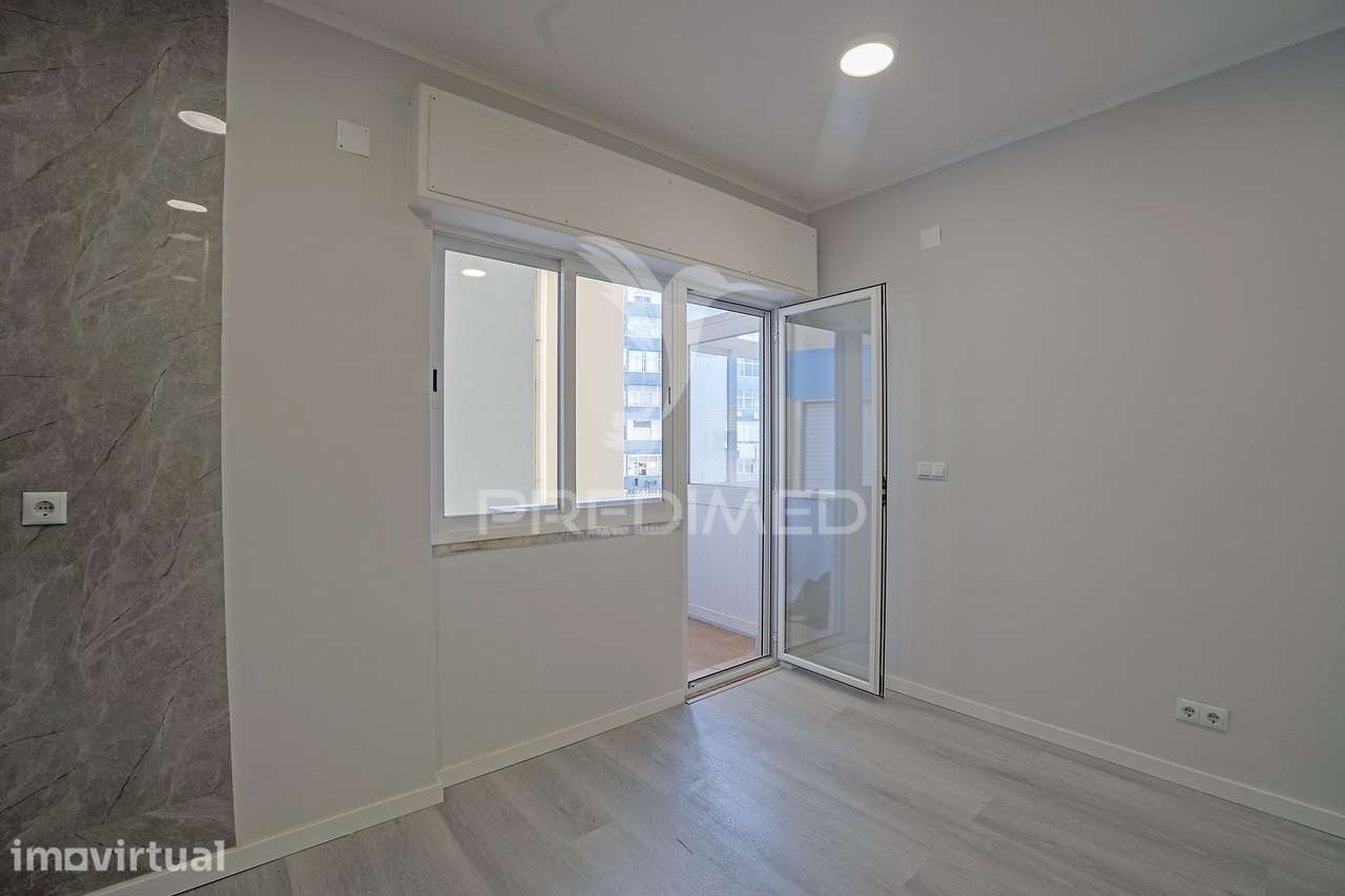 Apartamento T1 Remodelado na Venteira com Elevador e Varanda - Grande imagem: 5/9